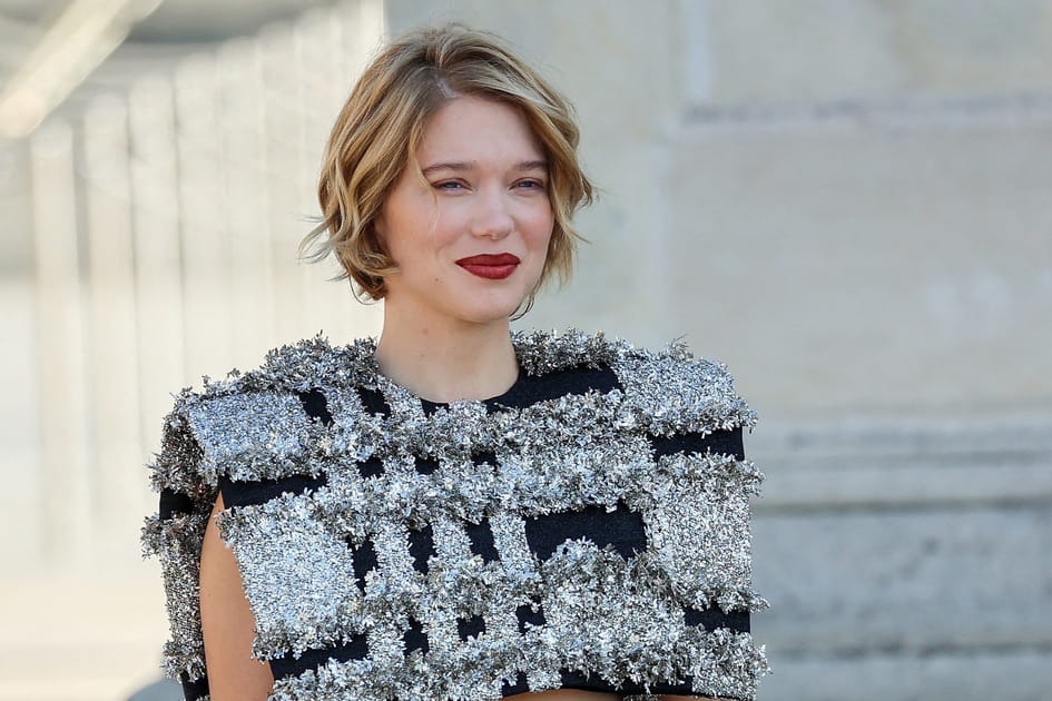 Raie sur le c&ocirc;t&eacute; et carr&eacute; court de L&eacute;a Seydoux
