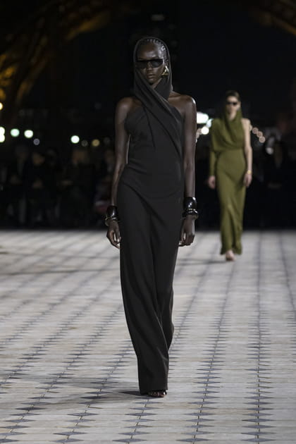 Look 10&nbsp;du d&eacute;fil&eacute; Saint Laurent