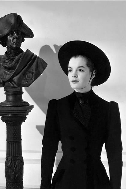 Romy Schneider en top à épaulettes