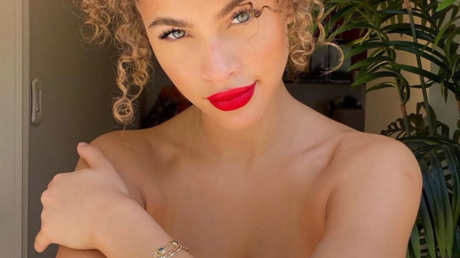 Curly hair