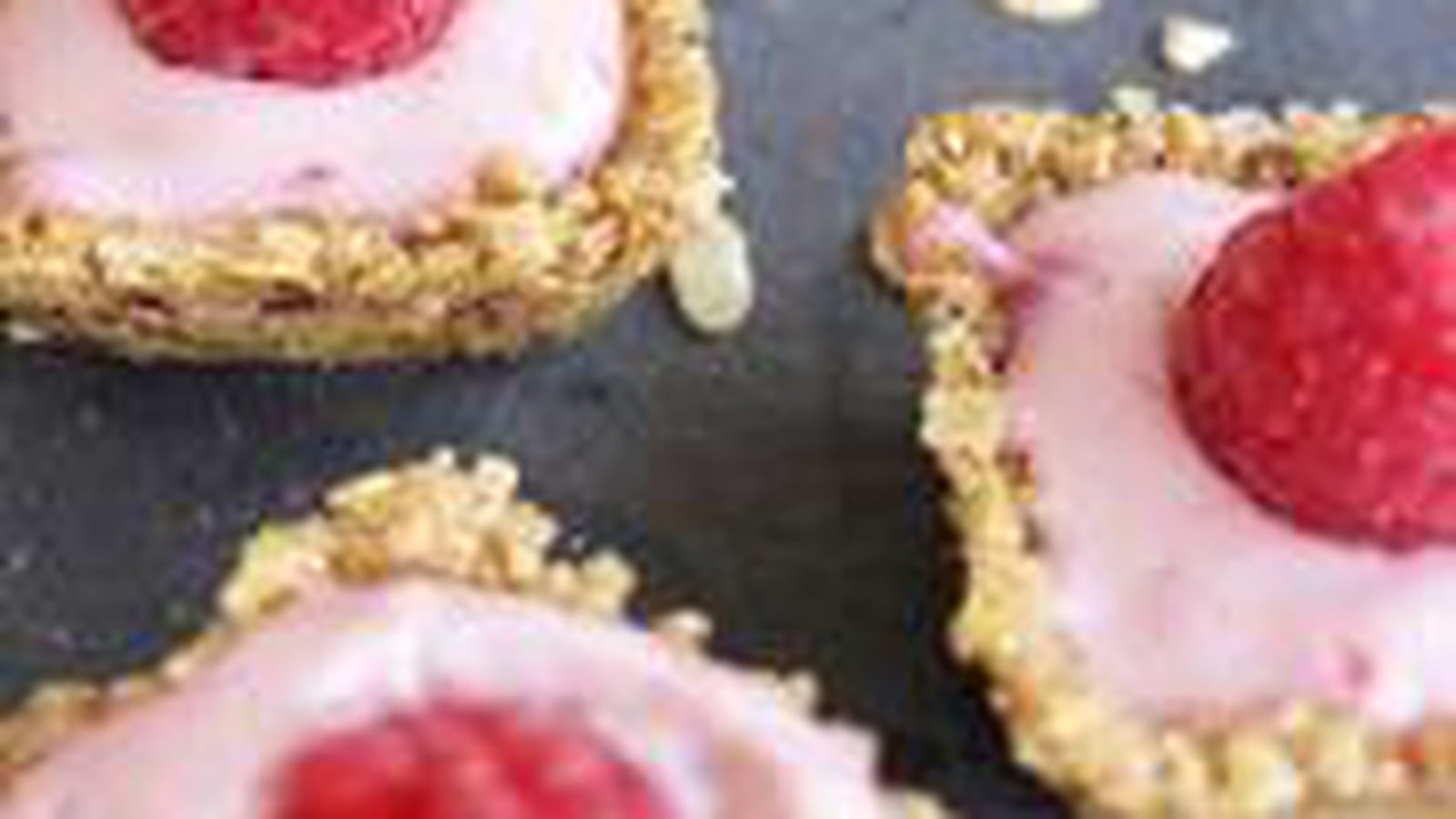 Tartelette à la framboise pâte aux 5 céréales façon cheesecake