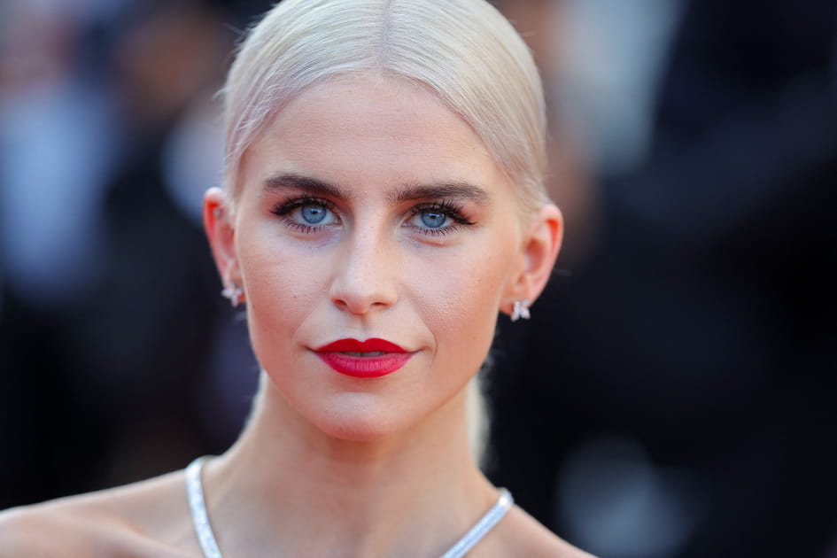 Caroline Daur passe au blond polaire