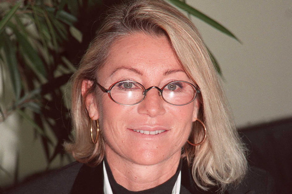 Sheila, lumineuse avec son blond clair