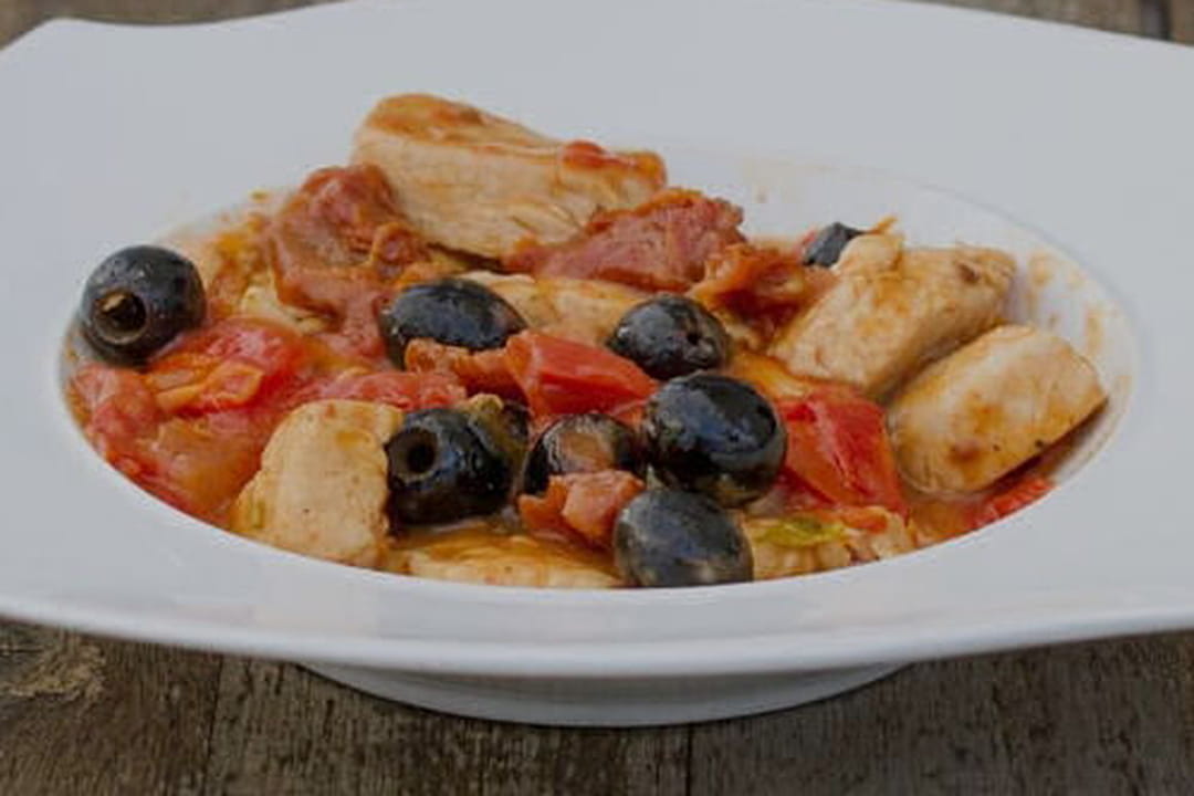 Sauté de dinde aux deux tomates et aux olives