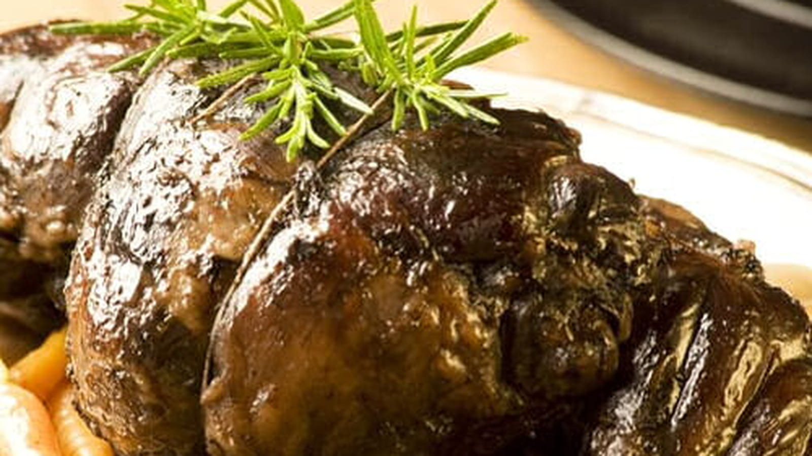 Gigot d'agneau de 7 heures au romarin