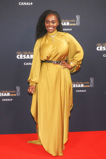 A&iuml;ssa Ma&iuml;ga en robe jaune