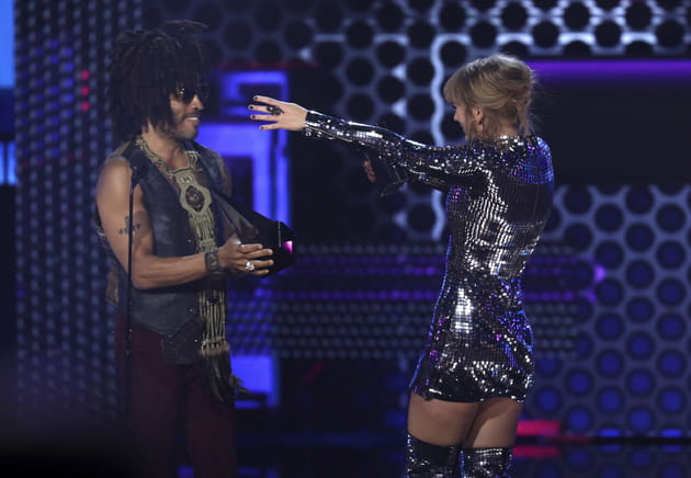 Taylor Swift veut faire un gros c&acirc;lin &agrave; Lenny Kravitz aux AMAs