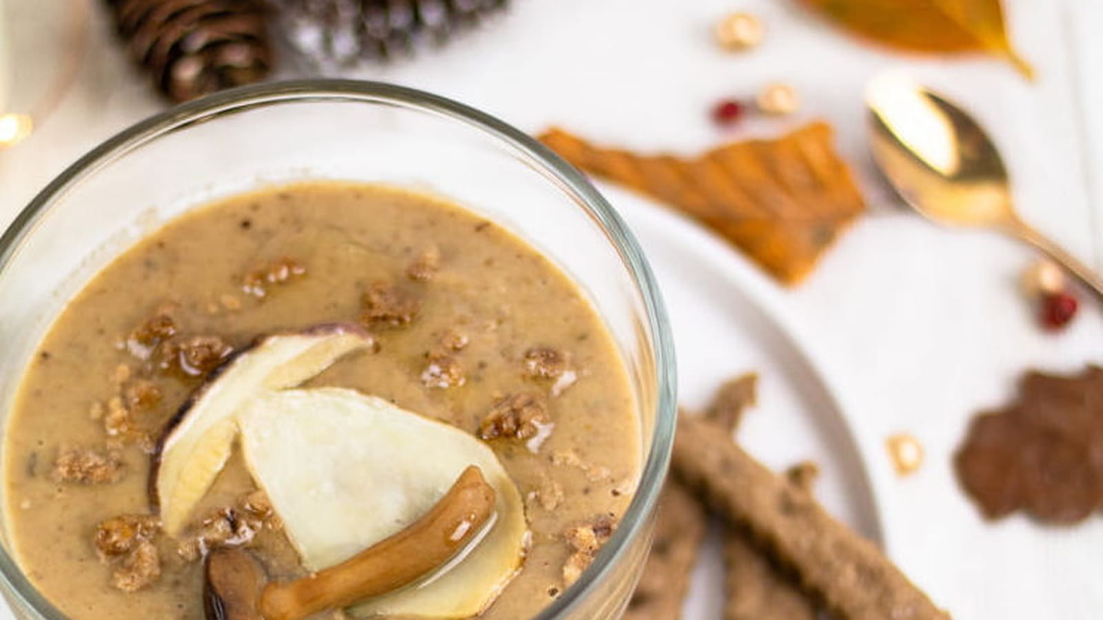 Velouté de cèpes et de châtaignes et ses gressins
