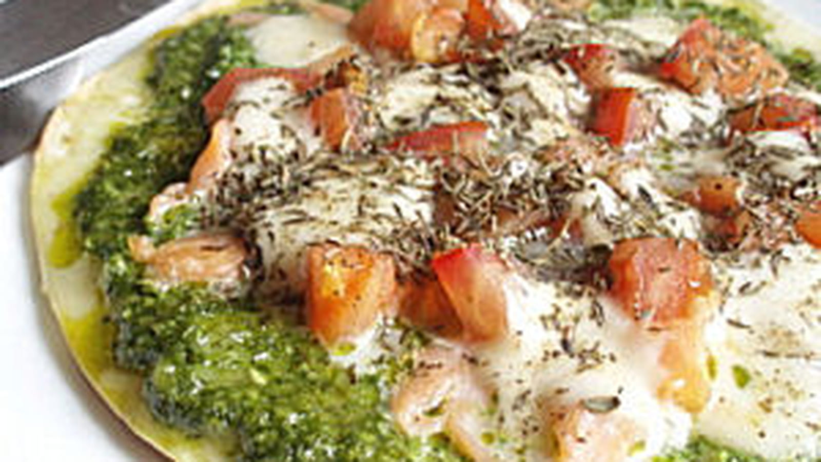 Pizza au pesto d'épinards et au saumon fumé