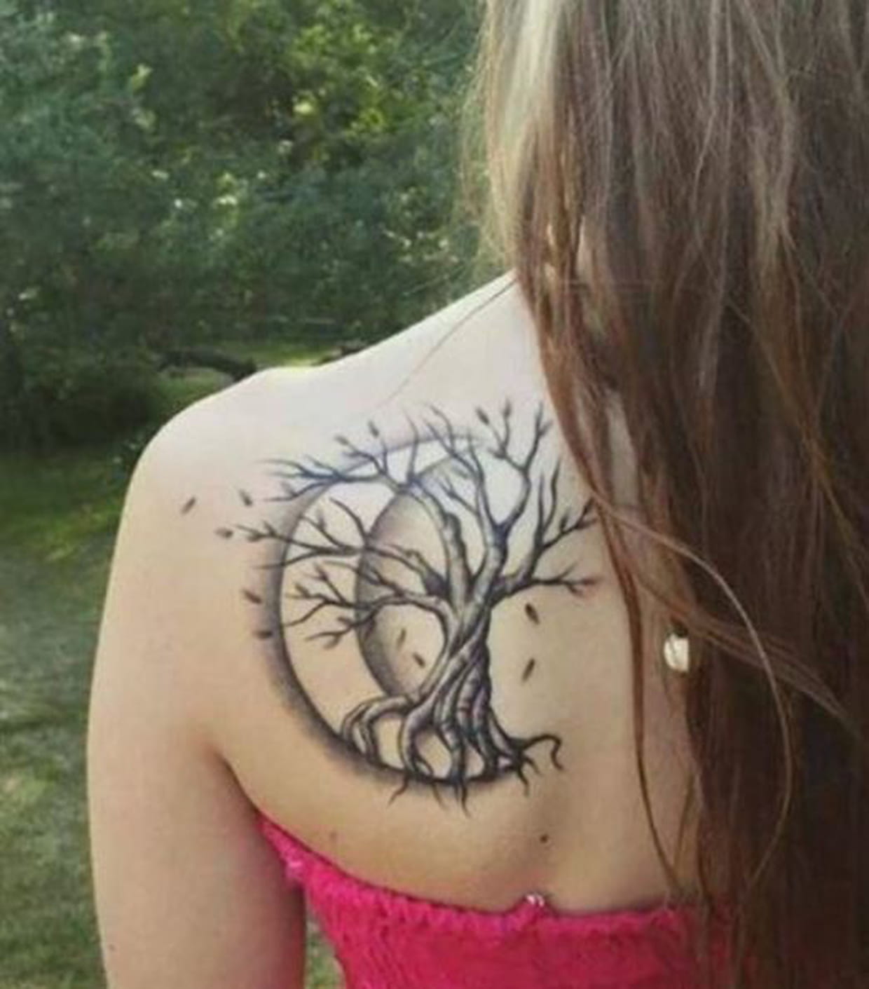 Tatouage Arbre De Vie Dos Femme Arbre de vie et lune sur l'omoplate