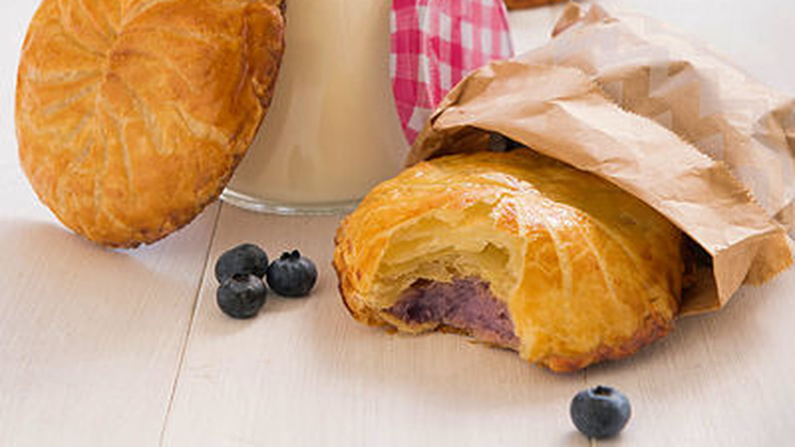 Mini Galettes des rois à la frangipane et à la Confiture Myrtilles-Cassis