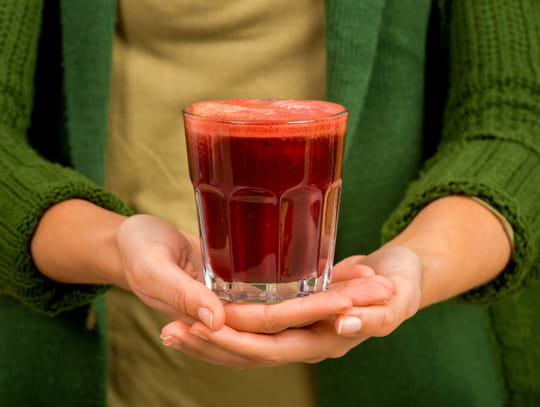 Ce jus savoureux d&eacute;bouche les art&egrave;res et &eacute;limine le cholest&eacute;rol&nbsp;: 1&nbsp;verre par jour suffit