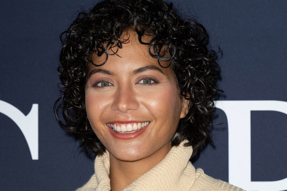 Les cheveux bruns et la coupe courte boucl&eacute;e de Vaimalama Chaves