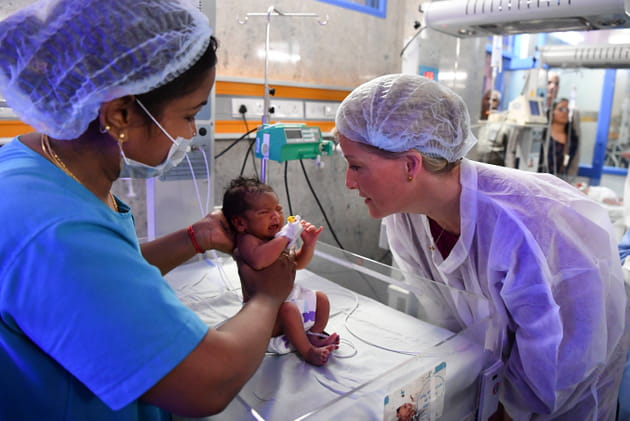 La Comtesse de Wessex Sophie Rhys-Jones visite un h&ocirc;pital indien