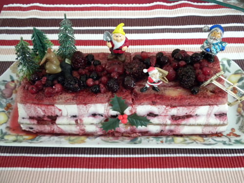 Bûche aux fruits rouges et litchi