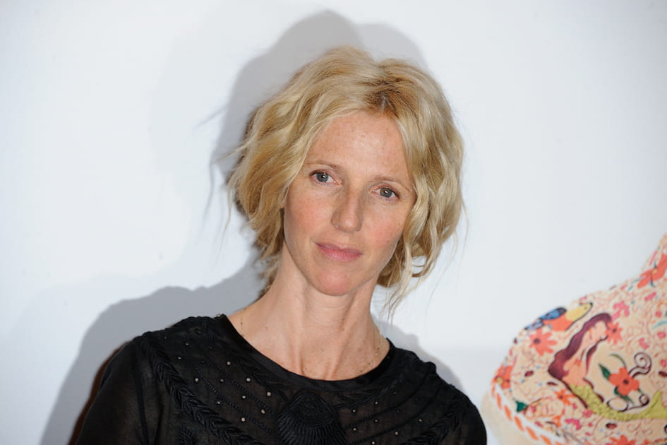 Le chignon bas d&eacute;contract&eacute; de Sandrine Kiberlain