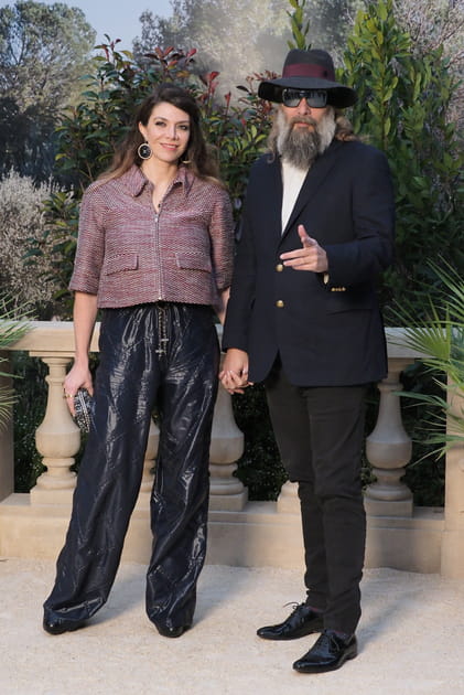 Sebastien Tellier et Amandine de la Richardi&egrave;re au d&eacute;fil&eacute; Chanel