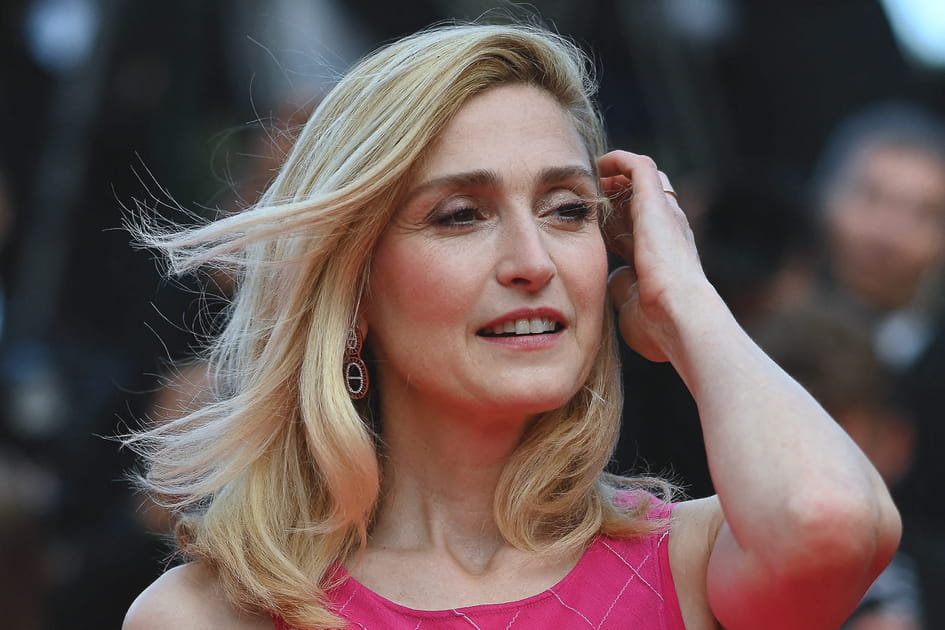 Le regard dor&eacute; de Julie Gayet