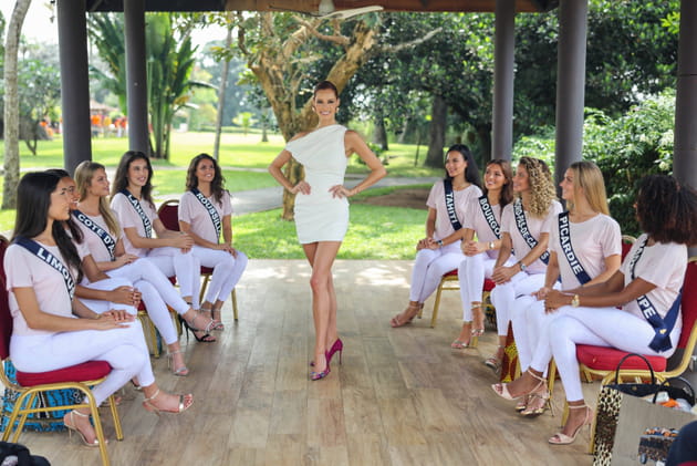 Voyage de préparation des Miss : cours de catwalk avec Maeva Coucke