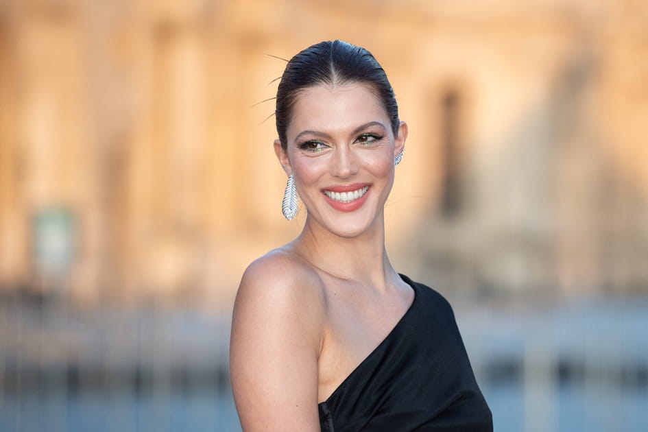 Iris Mittenaere, &eacute;l&eacute;gante avec son chignon plaqu&eacute;