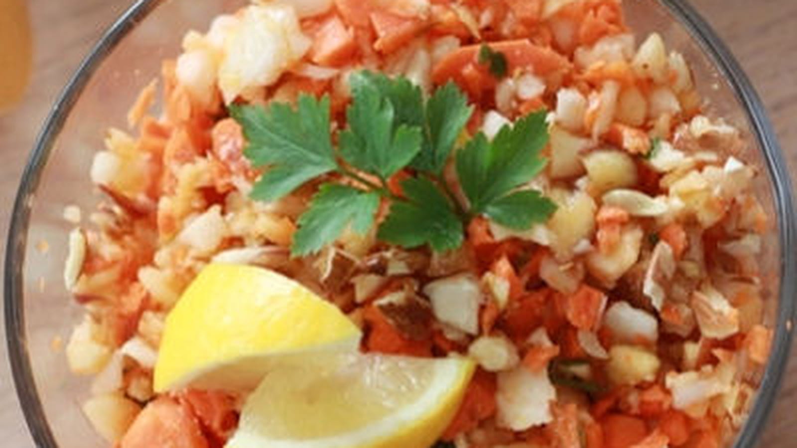 Salade croquante au radis noir, carottes et pomme