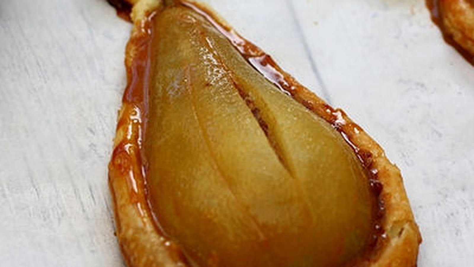 Tartelettes feuilletées aux poires et confiture de lait