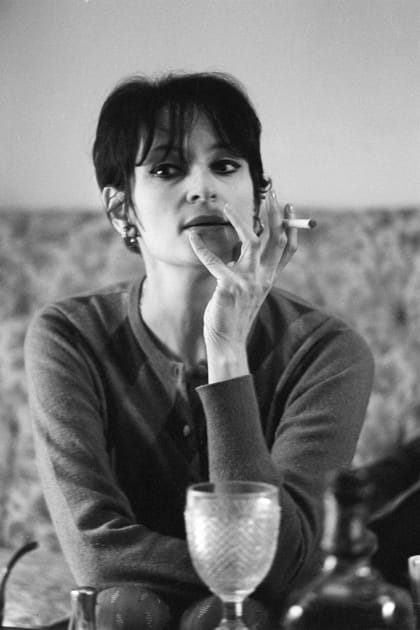 "Quel joli soir pour jouer ses vingt ans, sur la fum&eacute;e des cigarettes"