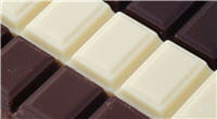 le chocolat blanc est fait avec le beurre de cacao et est donc plus gras que le