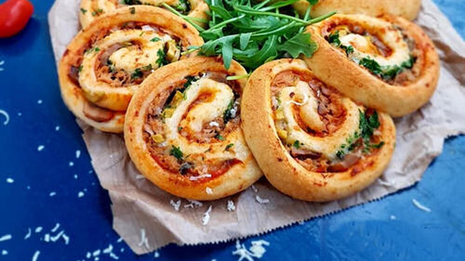 Pizza roulée au thon