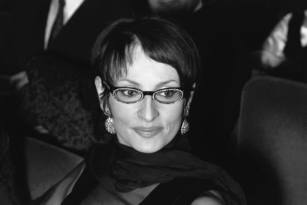 Femme-piano-lunettes