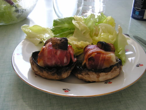 Champignons farcis au chèvre et aux lards