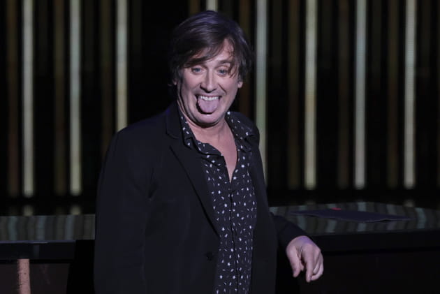 Thomas Dutronc sort sa langue et n'en revient pas!