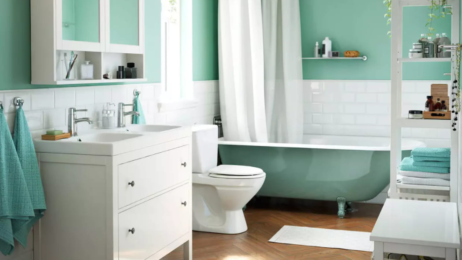 Une baignoire îlot colorée 