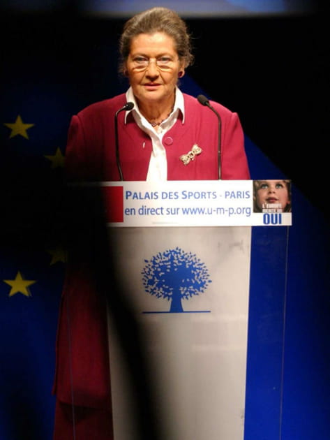 Simone Veil, dit "oui" &agrave; la Constitution europ&eacute;enne