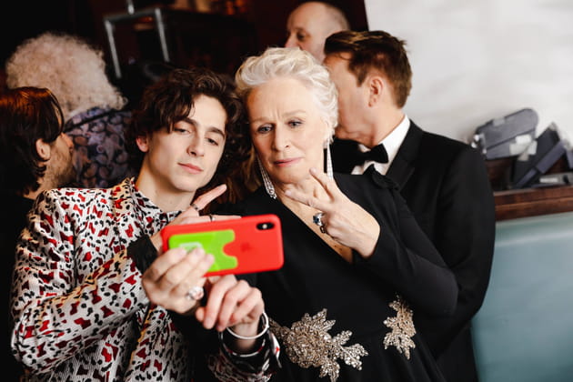 Le selfie interg&eacute;n&eacute;rationnel de Timoth&eacute;e Chalamet et Glenn Close