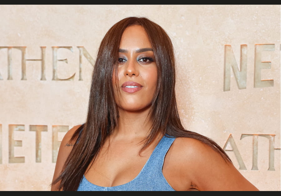 Le coin interne bleut&eacute; d'Amel Bent