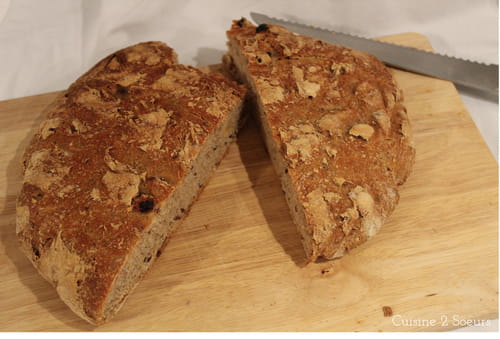 Pain cocotte complet aux raisins secs