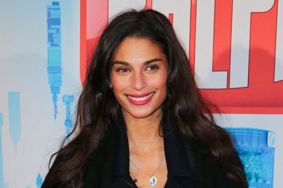 Les jambes fines et &eacute;lanc&eacute;es de Tatiana Silva