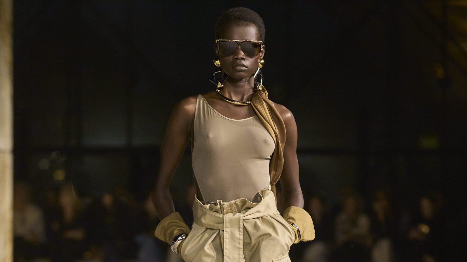 Look 16