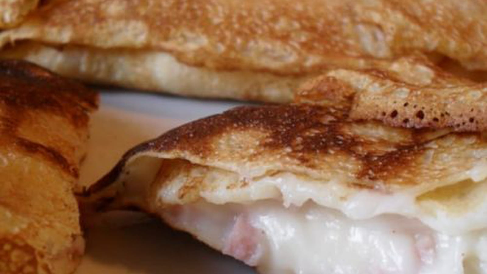Crêpes à la béchamel, jambon blanc et fromage