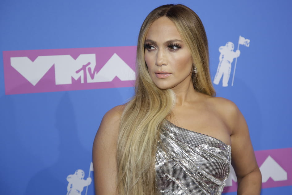 Les cheveux liss&eacute;s de Jennifer Lopez