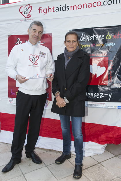 Stéphanie de Monaco en caban noir et jean délavé