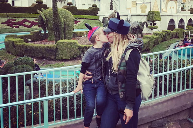Hilary Duff : le bisou sur la bouche devant la maison de Mickey