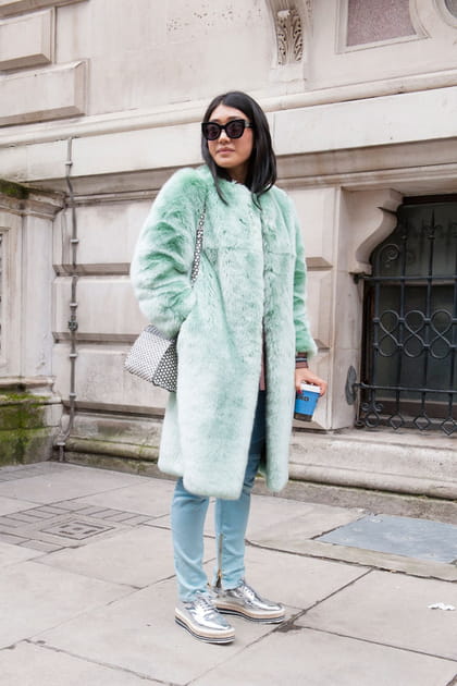 Street style &agrave; Londres : la fourrure vert d'eau
