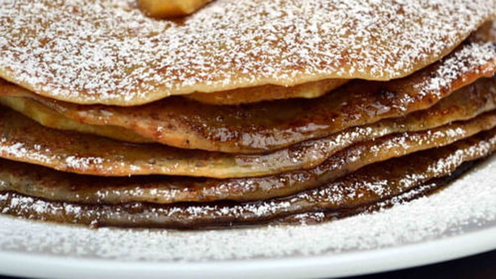 Gâteau de crêpes aux pommes caramélisées