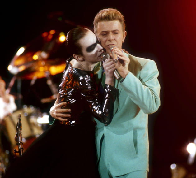Avec Annie Lennox, hommage &agrave; Freddie Mercury, avril 1992