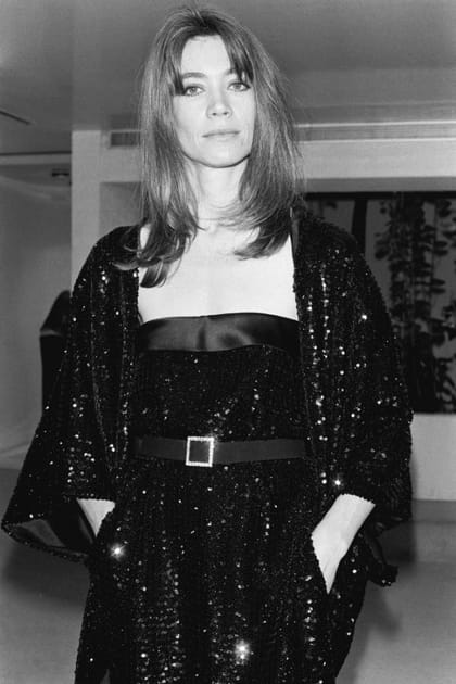 Fran&ccedil;oise Hardy en robe noire &agrave; paillettes