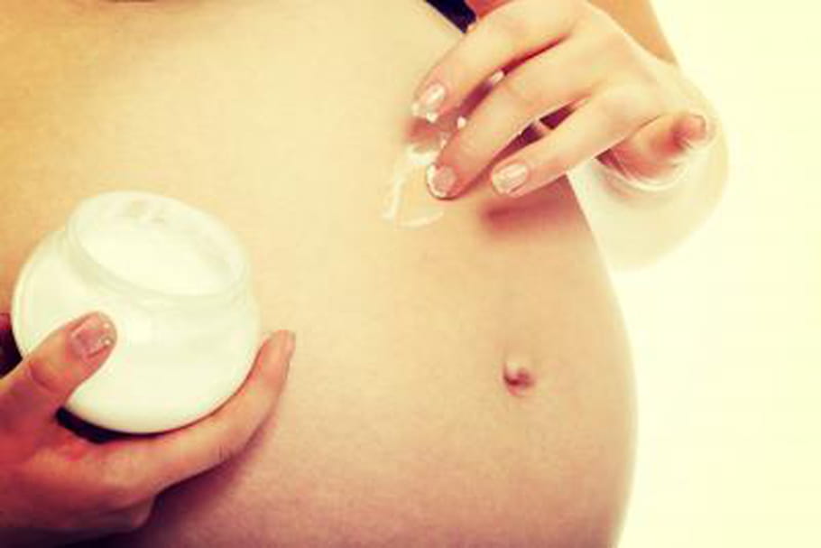 Vergetures pendant la grossesse : comment les éviter et les corriger