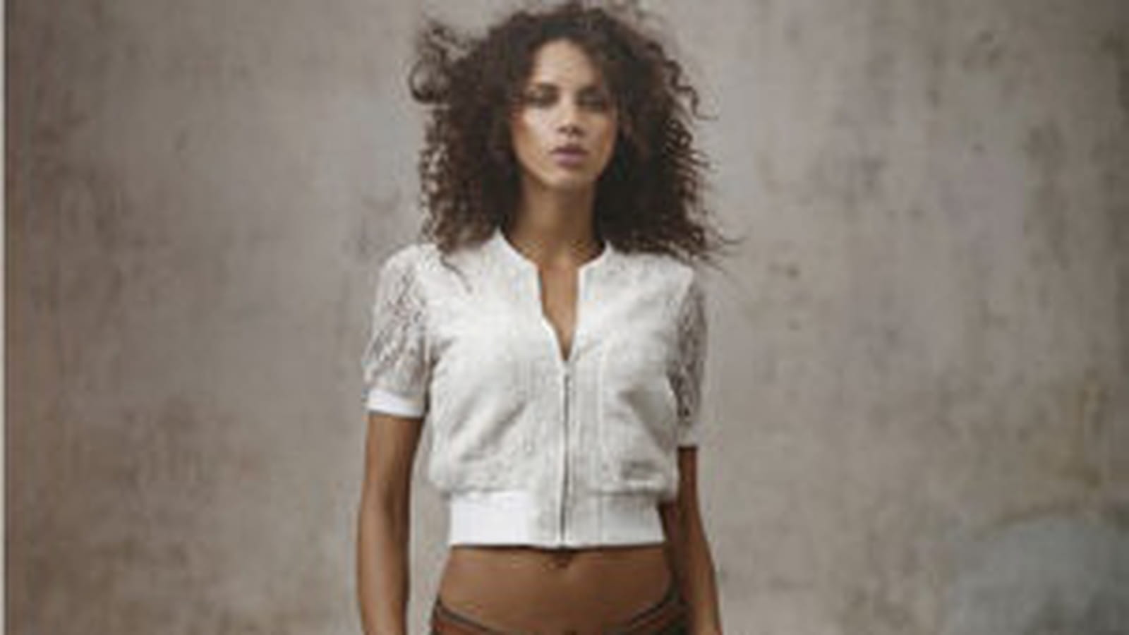 Veste "Caméléon" et jean "Whitney" de Deby Debo