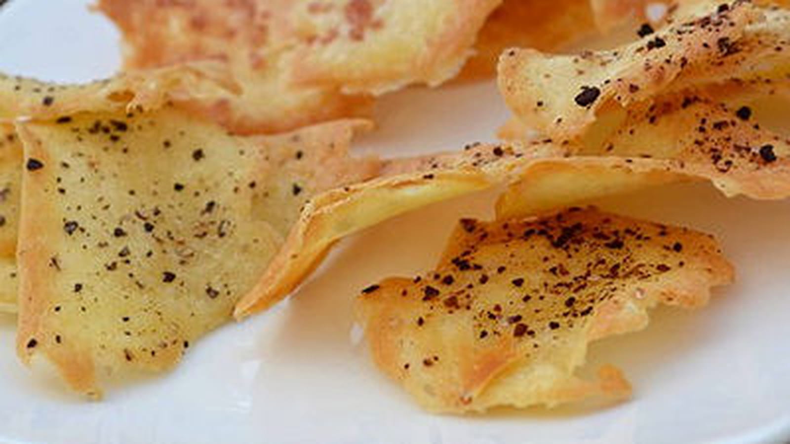 Chips de blancs d’œufs aux épices  